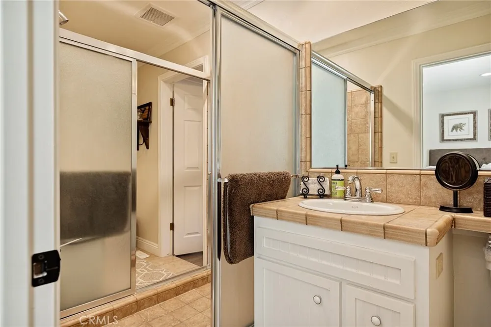 813 Brentwood Dr, Lake Arrowhead, CA 92352