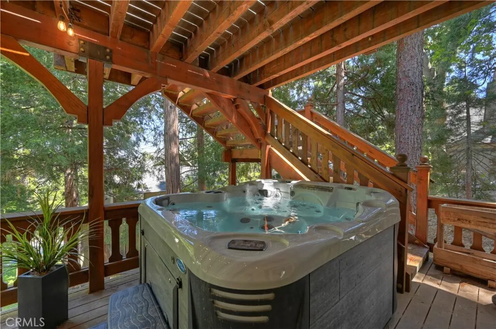 757 Nadelhorn Dr, Lake Arrowhead, CA 92352