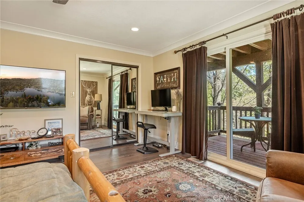 813 Brentwood Dr, Lake Arrowhead, CA 92352