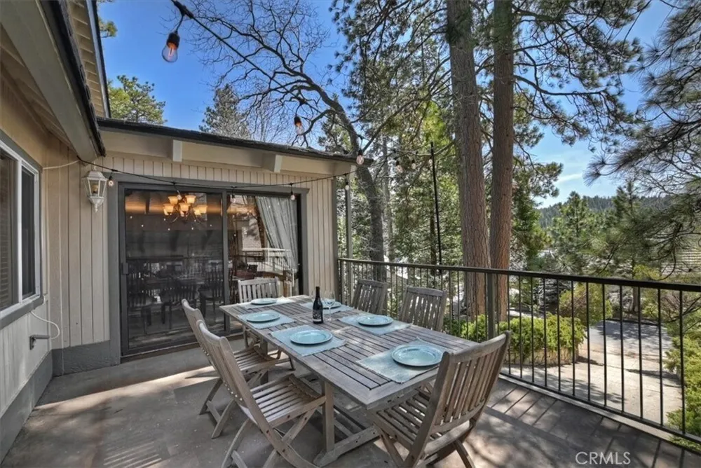 28018 Peninsula Dr, Lake Arrowhead, CA 92352