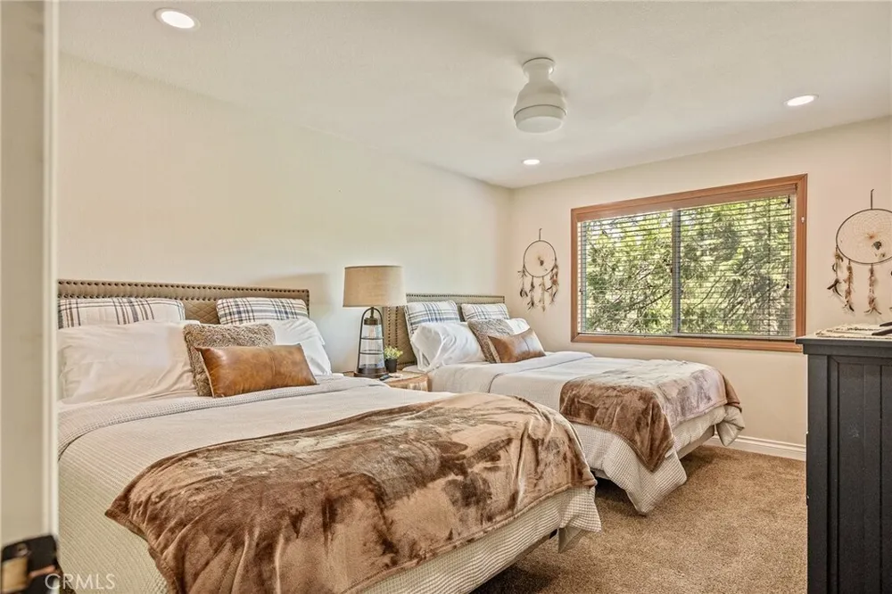 813 Brentwood Dr, Lake Arrowhead, CA 92352