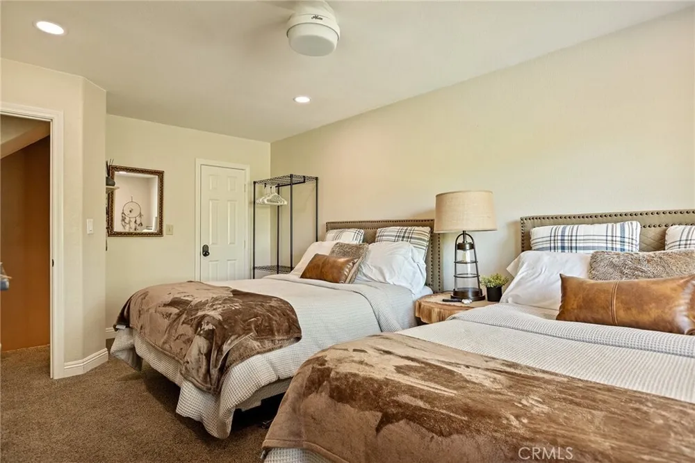 813 Brentwood Dr, Lake Arrowhead, CA 92352