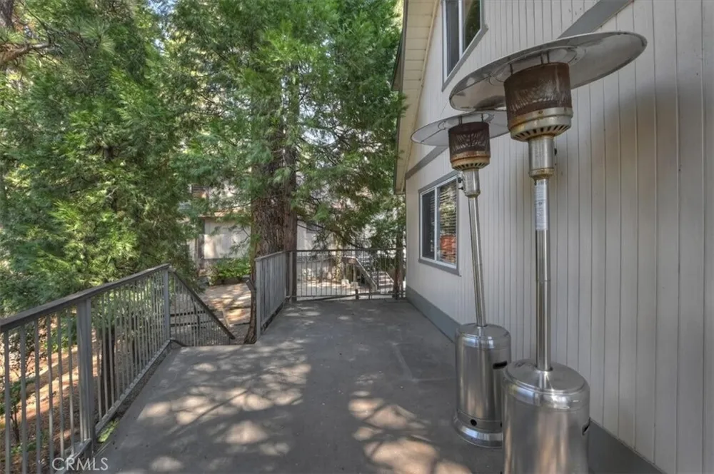 28018 Peninsula Dr, Lake Arrowhead, CA 92352