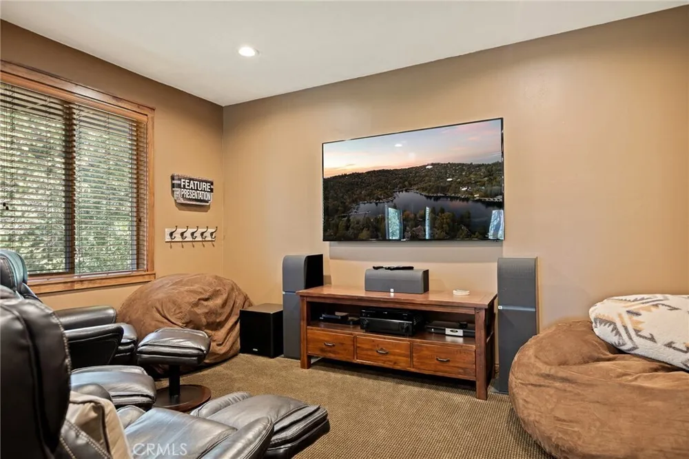 813 Brentwood Dr, Lake Arrowhead, CA 92352