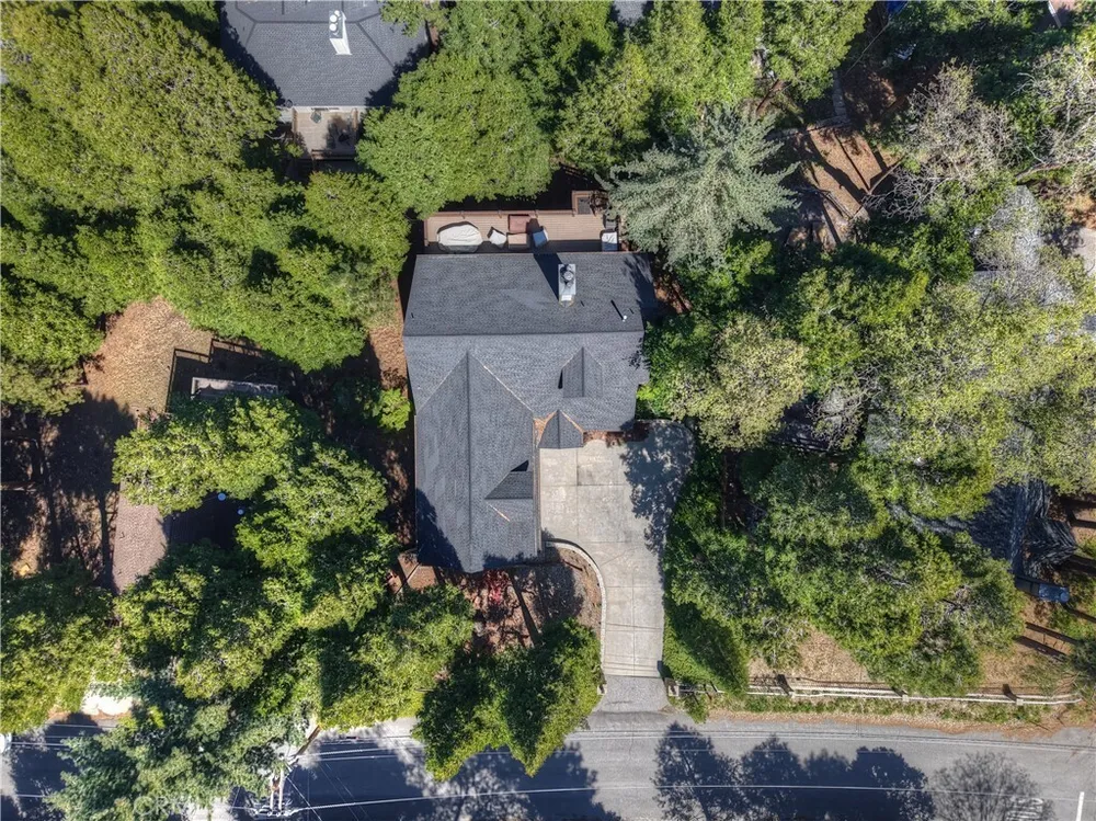 757 Nadelhorn Dr, Lake Arrowhead, CA 92352