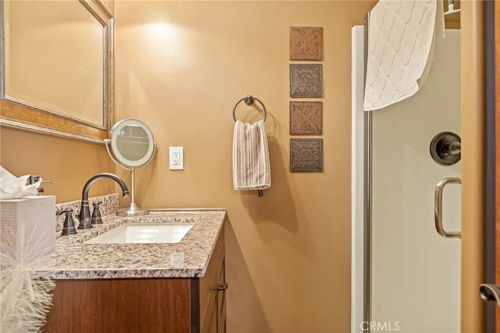 813 Brentwood Dr, Lake Arrowhead, CA 92352