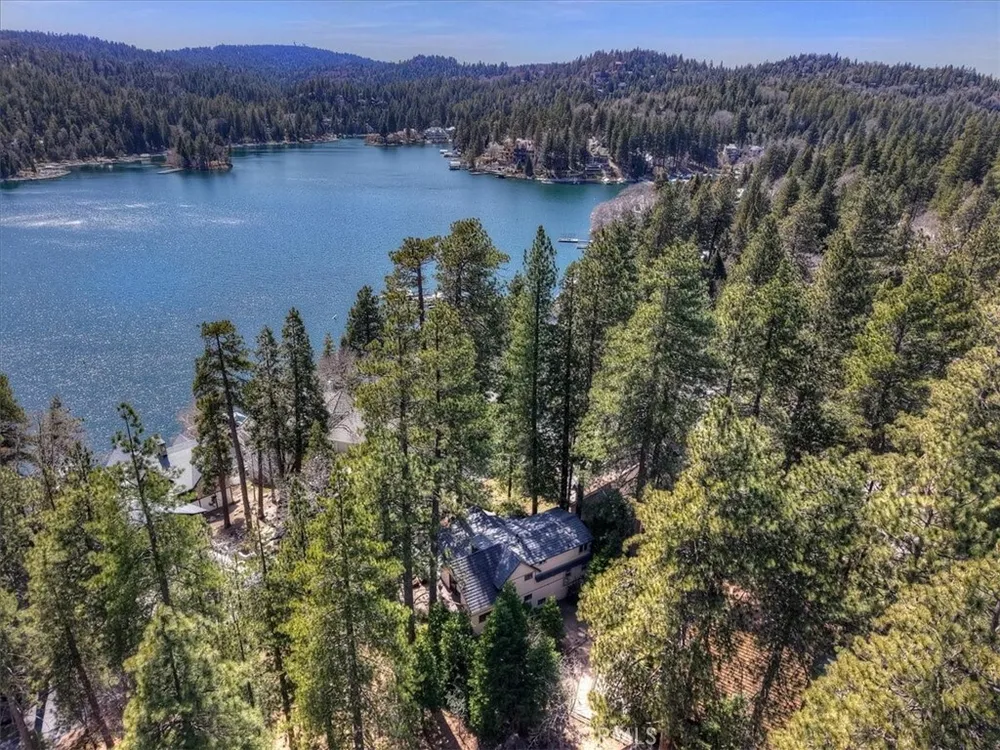 28018 Peninsula Dr, Lake Arrowhead, CA 92352