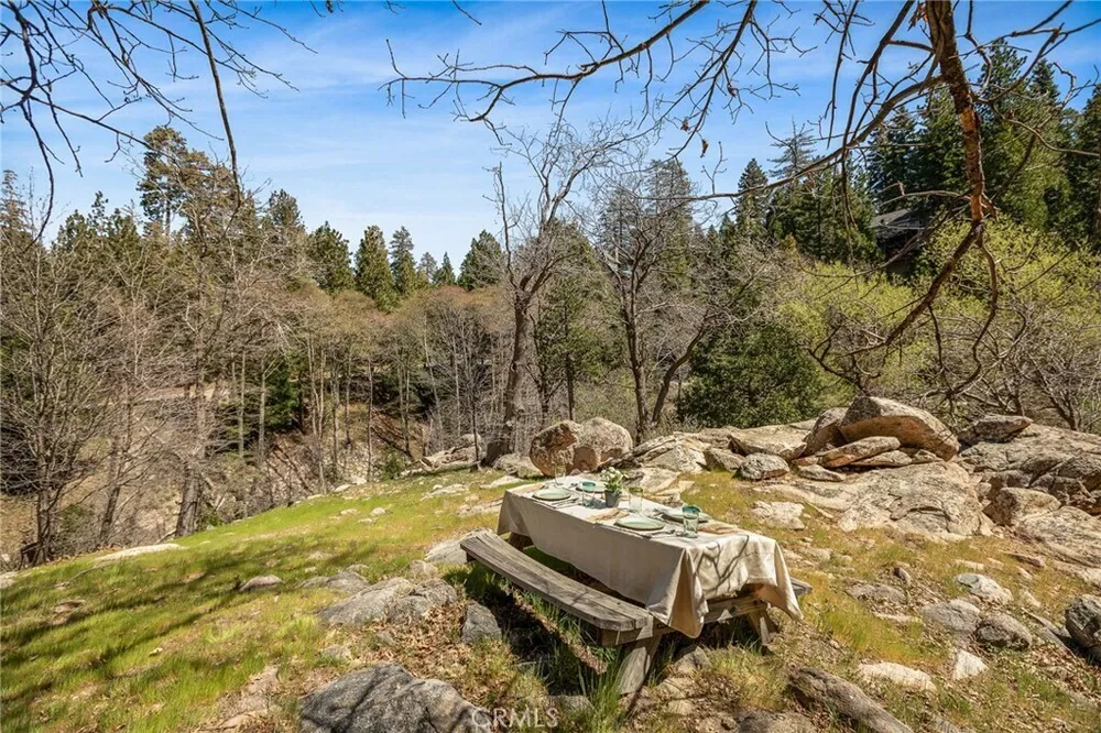 813 Brentwood Dr, Lake Arrowhead, CA 92352