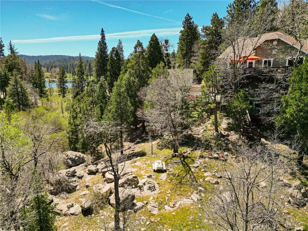 813 Brentwood Dr, Lake Arrowhead, CA 92352