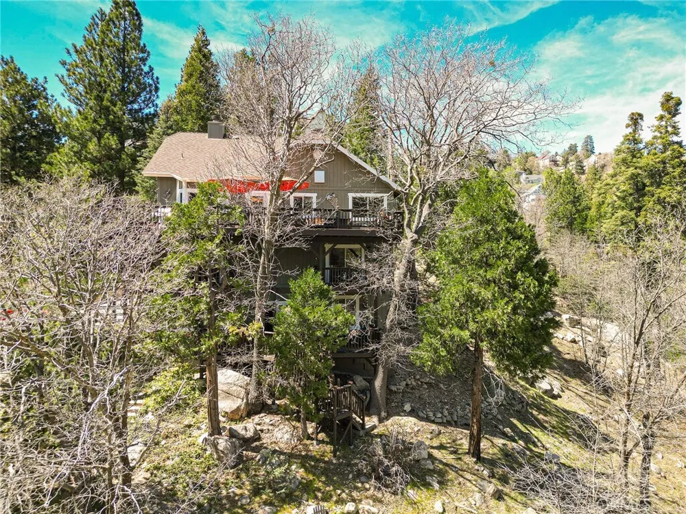 813 Brentwood Dr, Lake Arrowhead, CA 92352