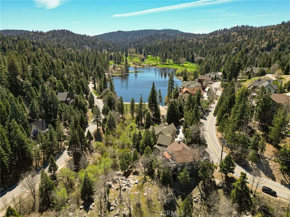 813 Brentwood Dr, Lake Arrowhead, CA 92352