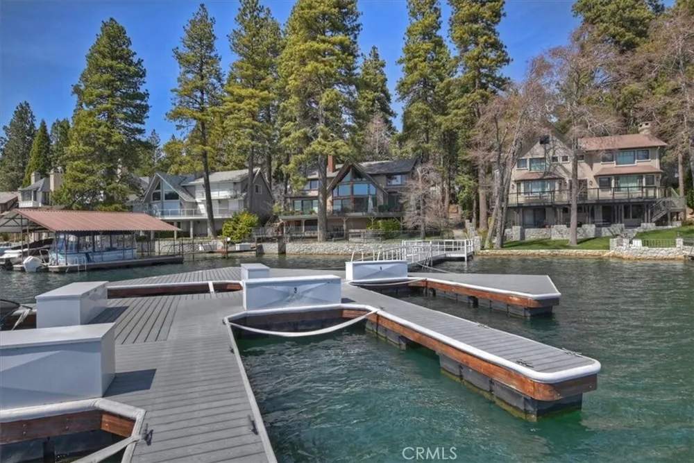 28018 Peninsula Dr, Lake Arrowhead, CA 92352