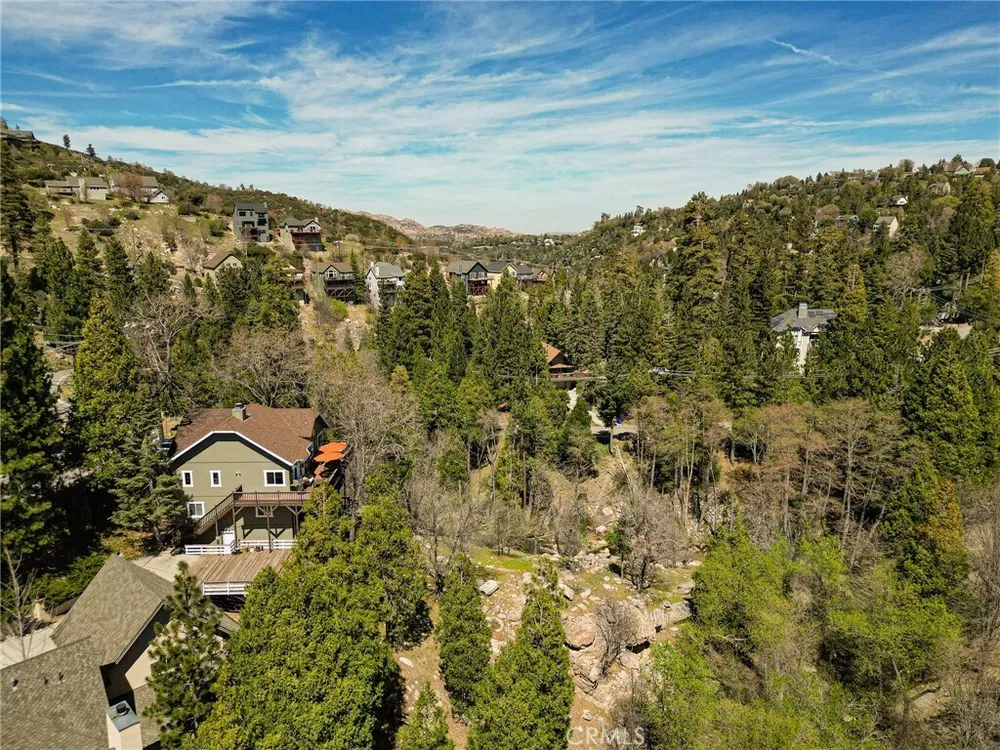 813 Brentwood Dr, Lake Arrowhead, CA 92352