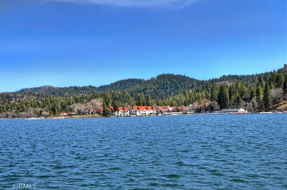 28018 Peninsula Dr, Lake Arrowhead, CA 92352