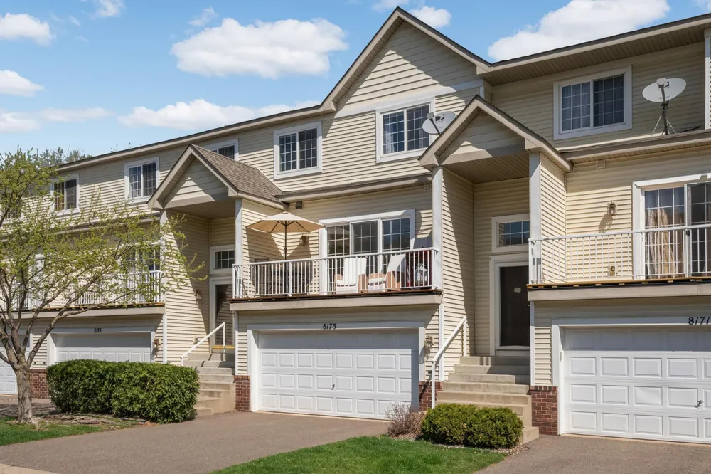 8173 Darcy Ln, Inver Grove Heights, MN 55076-3832
