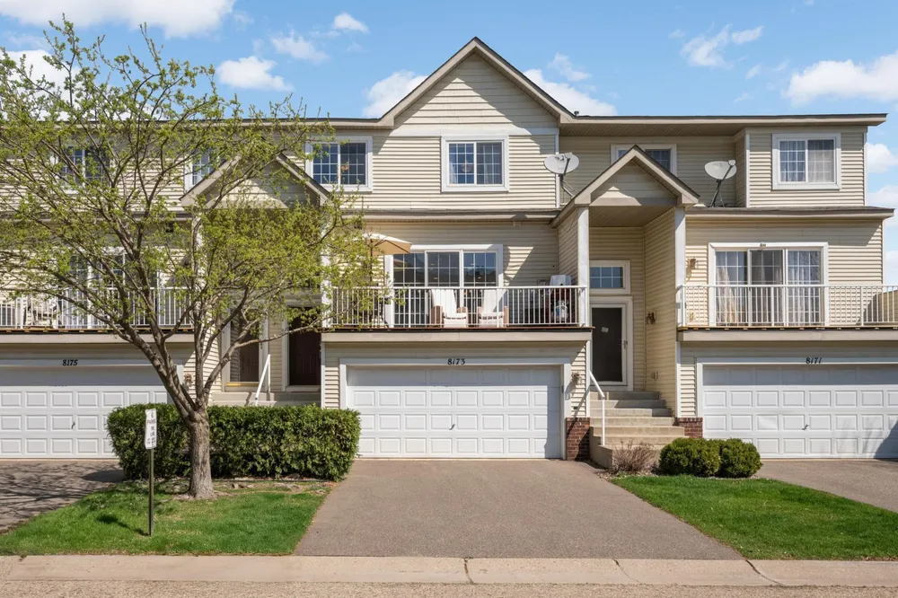 8173 Darcy Ln, Inver Grove Heights, MN 55076-3832