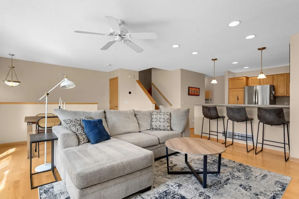8173 Darcy Ln, Inver Grove Heights, MN 55076-3832