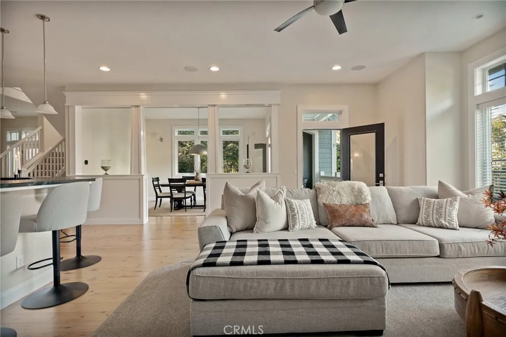 26385 Walnut Hills Dr, Lake Arrowhead, CA 92352