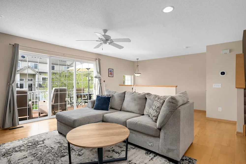 8173 Darcy Ln, Inver Grove Heights, MN 55076-3832