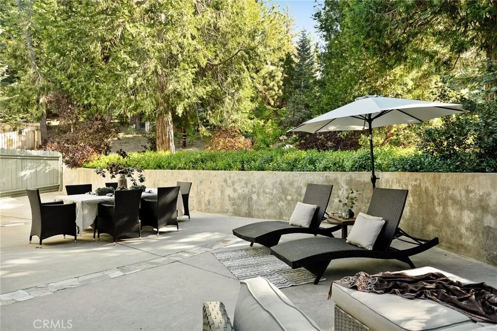 26385 Walnut Hills Dr, Lake Arrowhead, CA 92352
