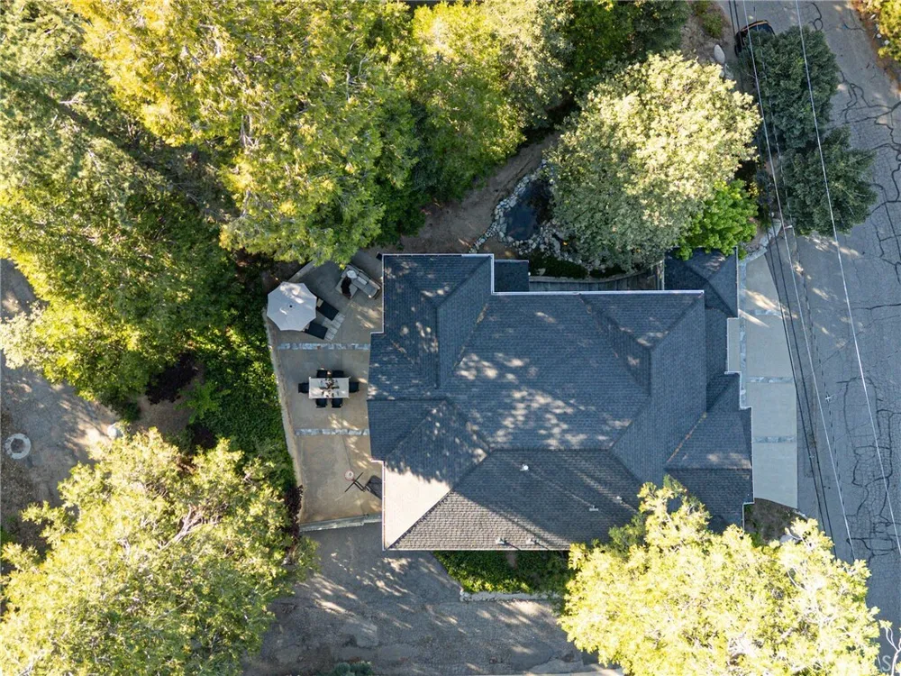 26385 Walnut Hills Dr, Lake Arrowhead, CA 92352
