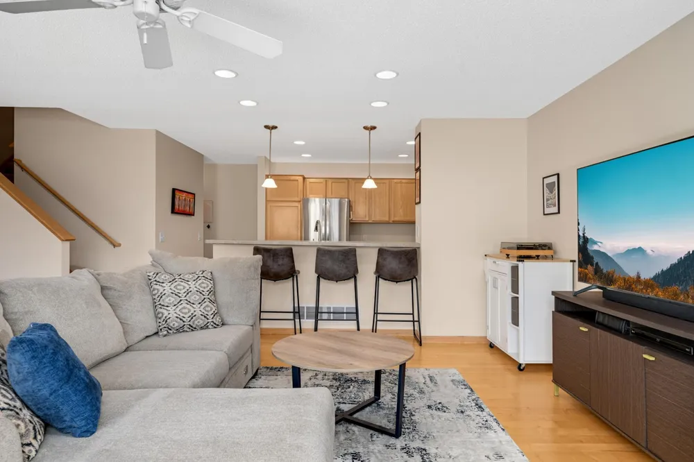 8173 Darcy Ln, Inver Grove Heights, MN 55076-3832