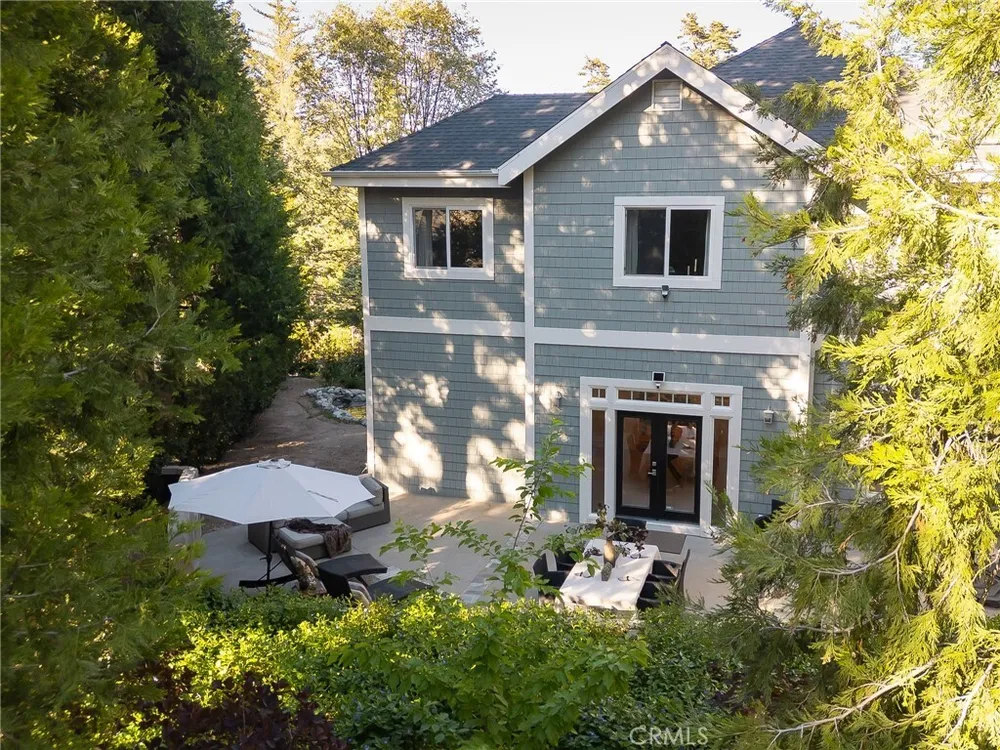 26385 Walnut Hills Dr, Lake Arrowhead, CA 92352