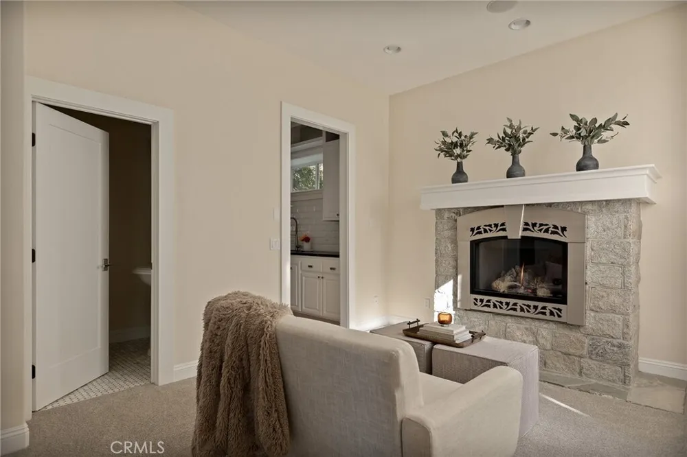 26385 Walnut Hills Dr, Lake Arrowhead, CA 92352
