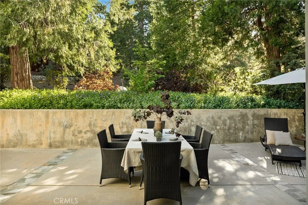 26385 Walnut Hills Dr, Lake Arrowhead, CA 92352