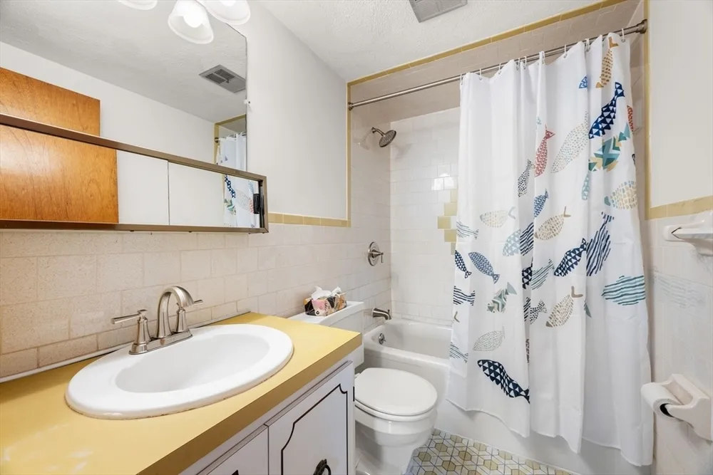 95 Nahant St, Lynn, MA 01902