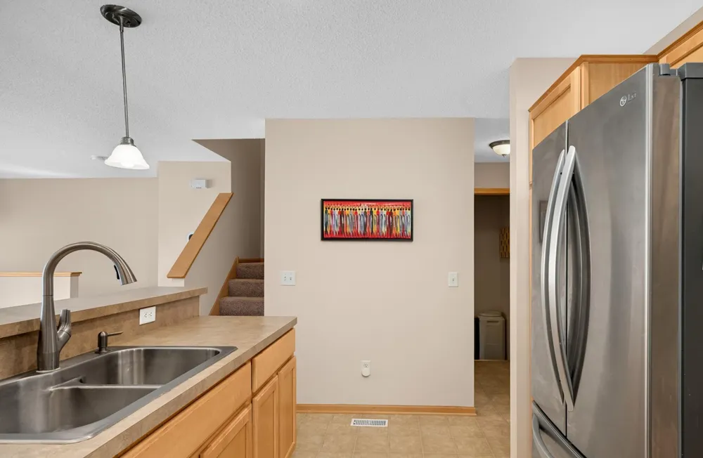 8173 Darcy Ln, Inver Grove Heights, MN 55076-3832