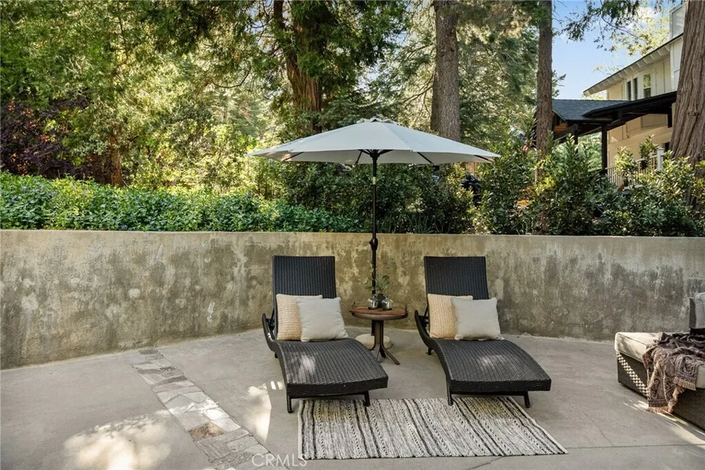 26385 Walnut Hills Dr, Lake Arrowhead, CA 92352