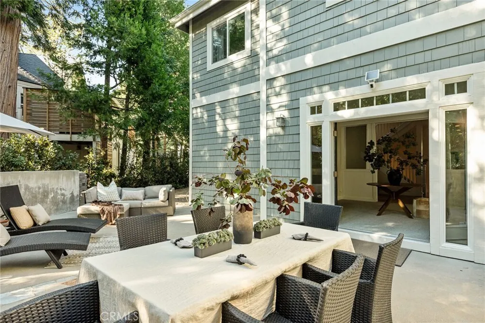 26385 Walnut Hills Dr, Lake Arrowhead, CA 92352