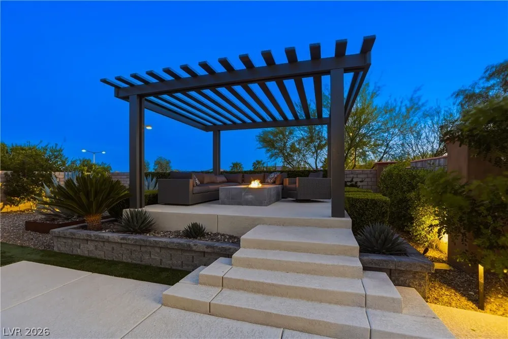 497 Paso De Montana St, Las Vegas, NV 89138
