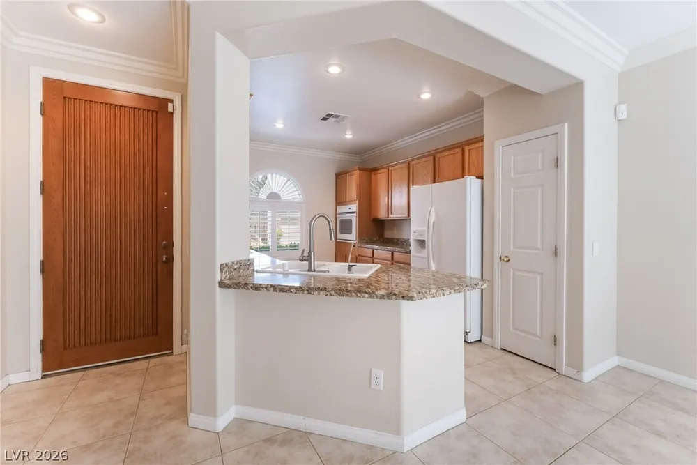 10481 Riverside Park Ave, Las Vegas, NV 89135-1055