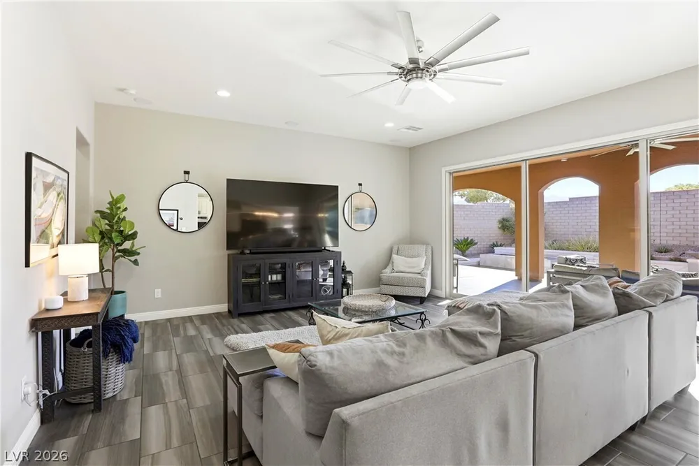 497 Paso De Montana St, Las Vegas, NV 89138