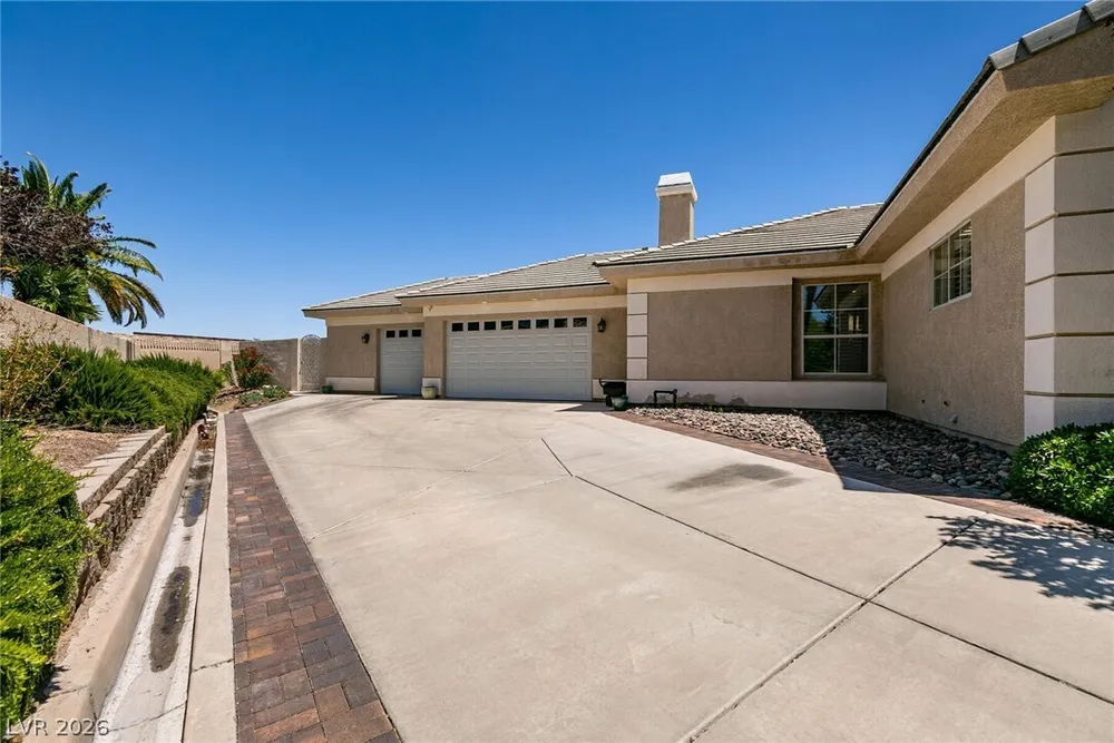 7718 Willow Cove Circle, Las Vegas, NV 89129
