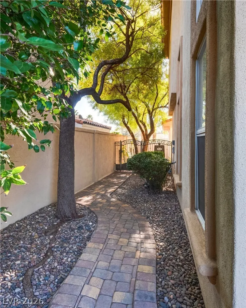 8416 Paseo Vista Dr, Las Vegas, NV 89128