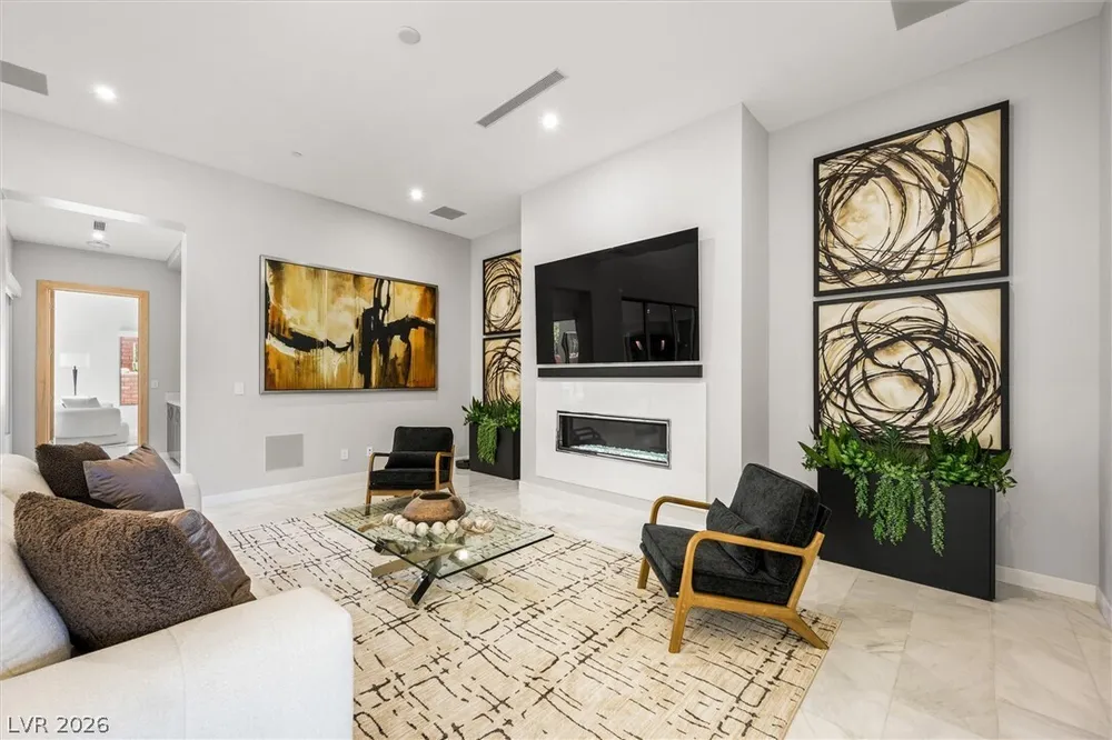 11 Hawkeye Ln, Las Vegas, NV 89135-7929