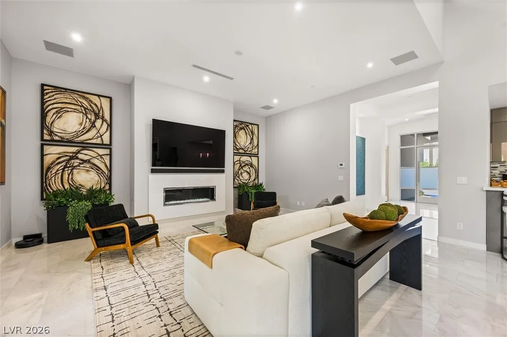 11 Hawkeye Ln, Las Vegas, NV 89135-7929
