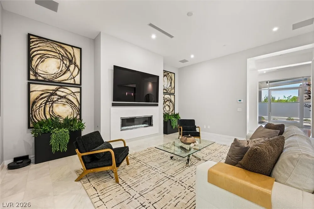 11 Hawkeye Ln, Las Vegas, NV 89135-7929