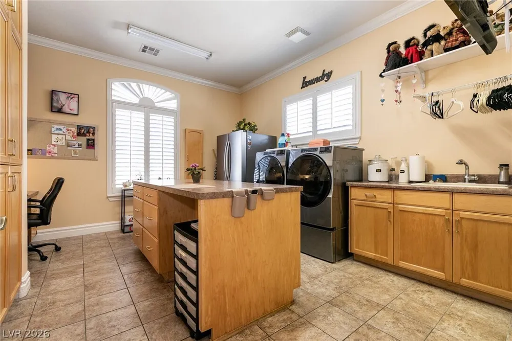 7718 Willow Cove Circle, Las Vegas, NV 89129