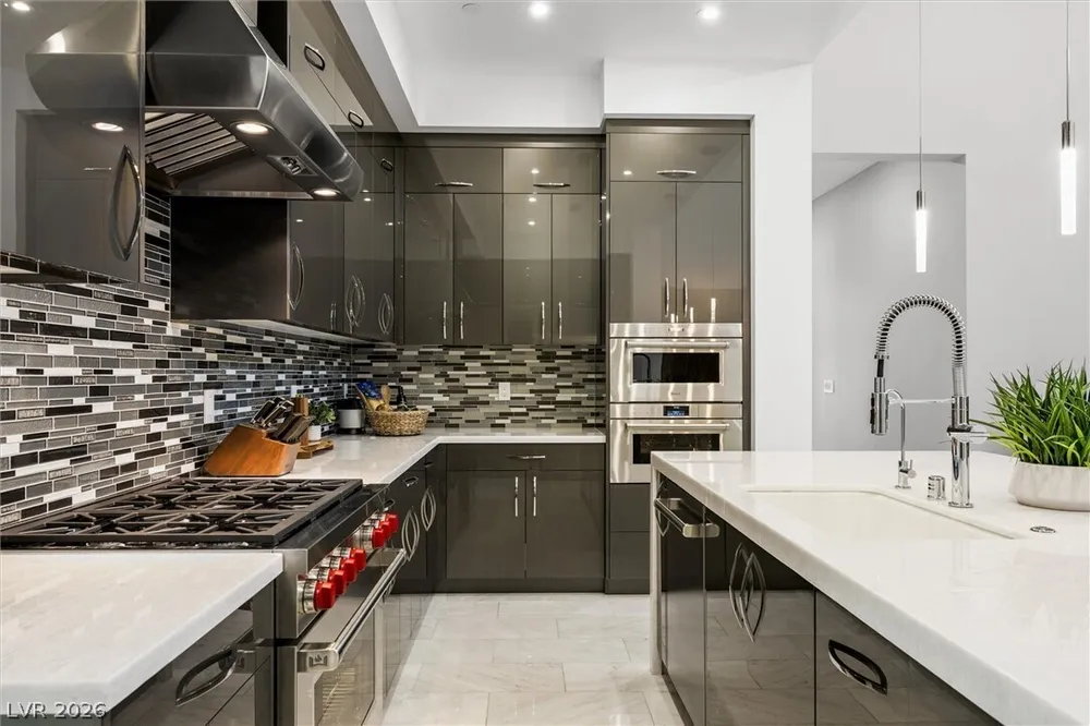 11 Hawkeye Ln, Las Vegas, NV 89135-7929