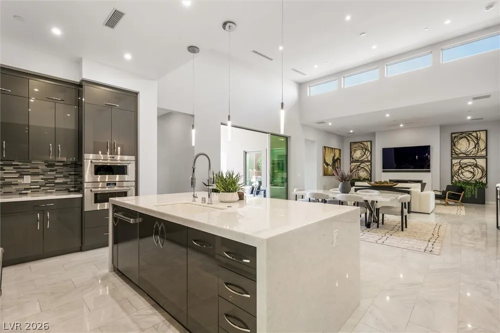11 Hawkeye Ln, Las Vegas, NV 89135-7929