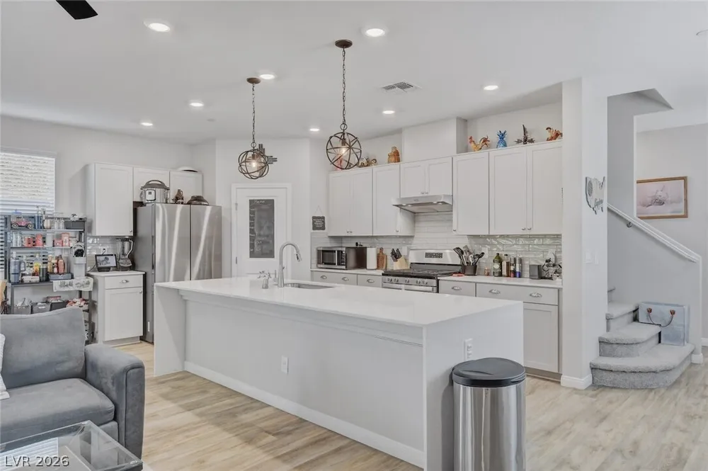 8494 Torozo Ave, Las Vegas, NV 89149