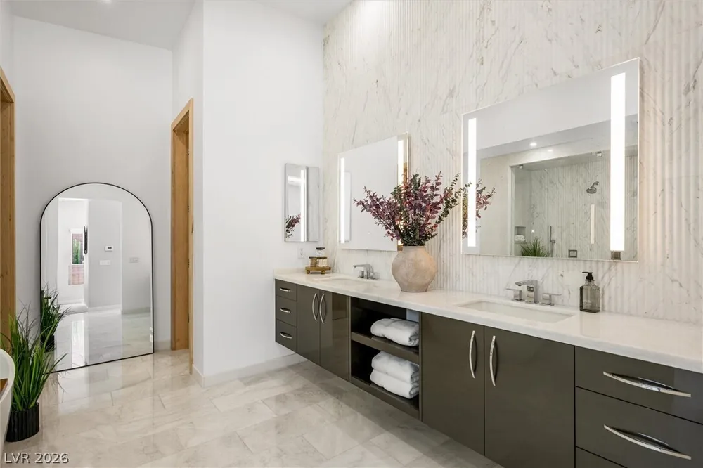 11 Hawkeye Ln, Las Vegas, NV 89135-7929