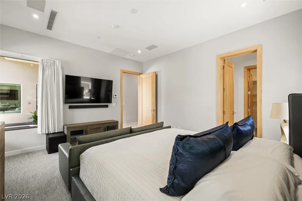 11 Hawkeye Ln, Las Vegas, NV 89135-7929