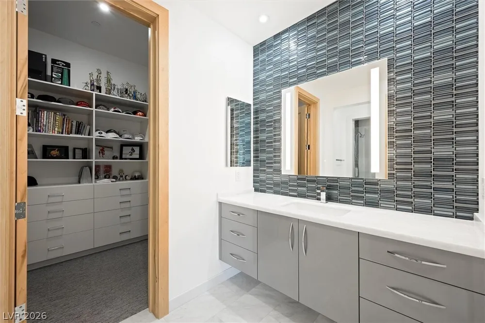 11 Hawkeye Ln, Las Vegas, NV 89135-7929