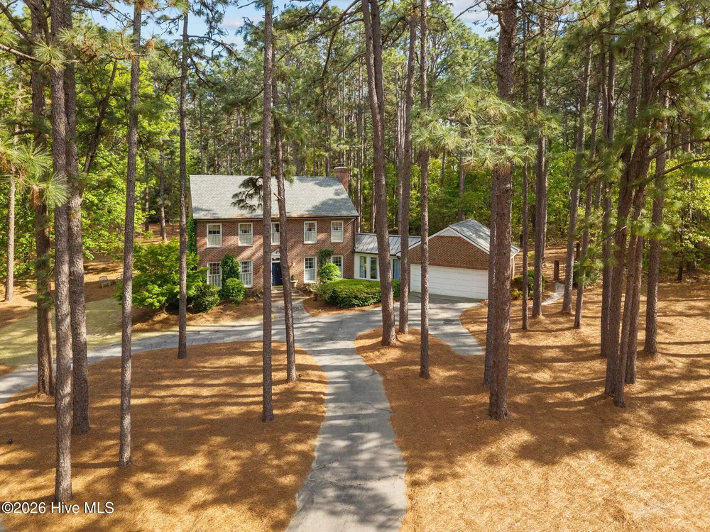 385 Lake Dornoch Dr, Pinehurst, NC 28374