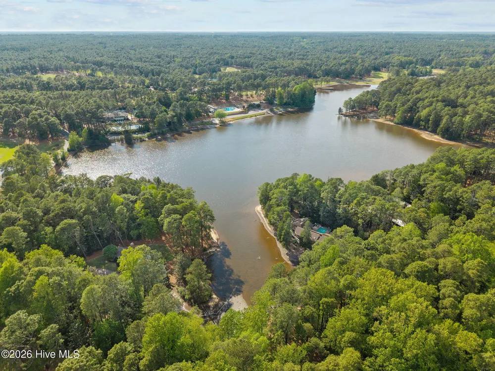 385 Lake Dornoch Dr, Pinehurst, NC 28374